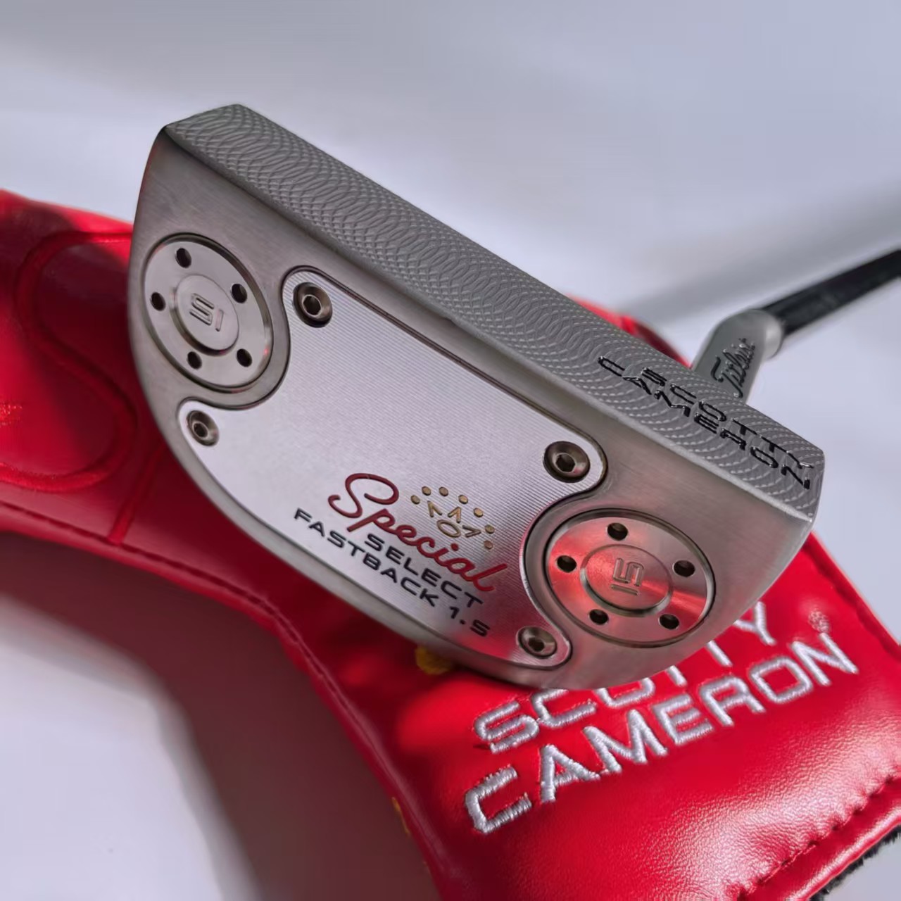 media.product.imagealternatetextformat