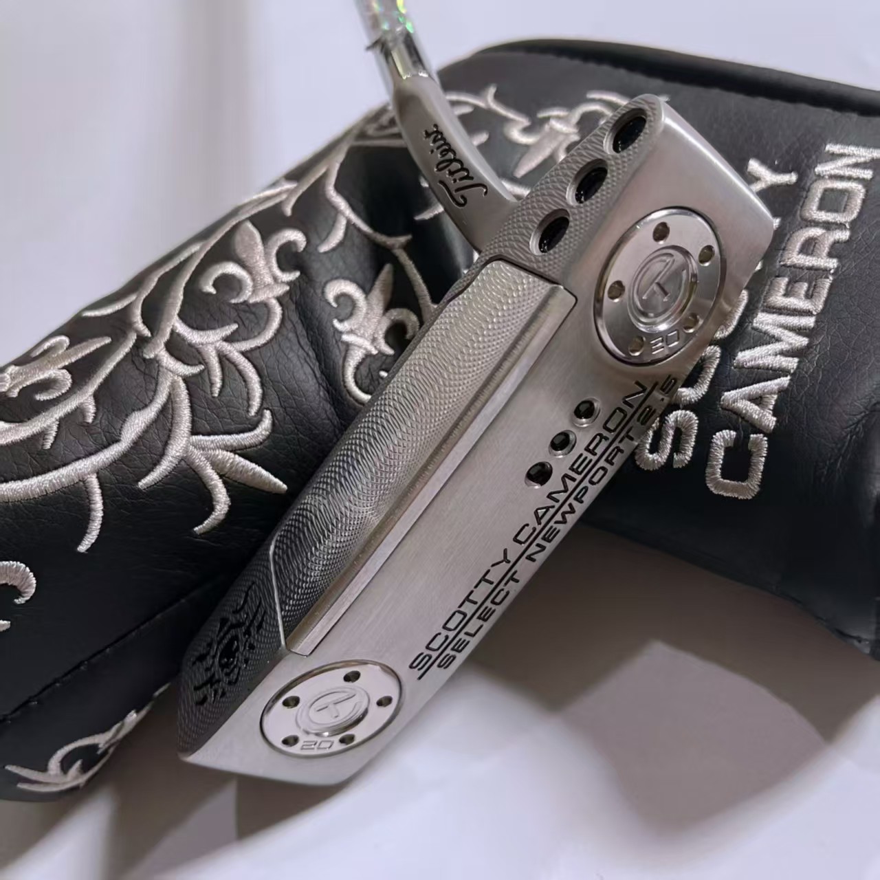 media.product.imagealternatetextformat