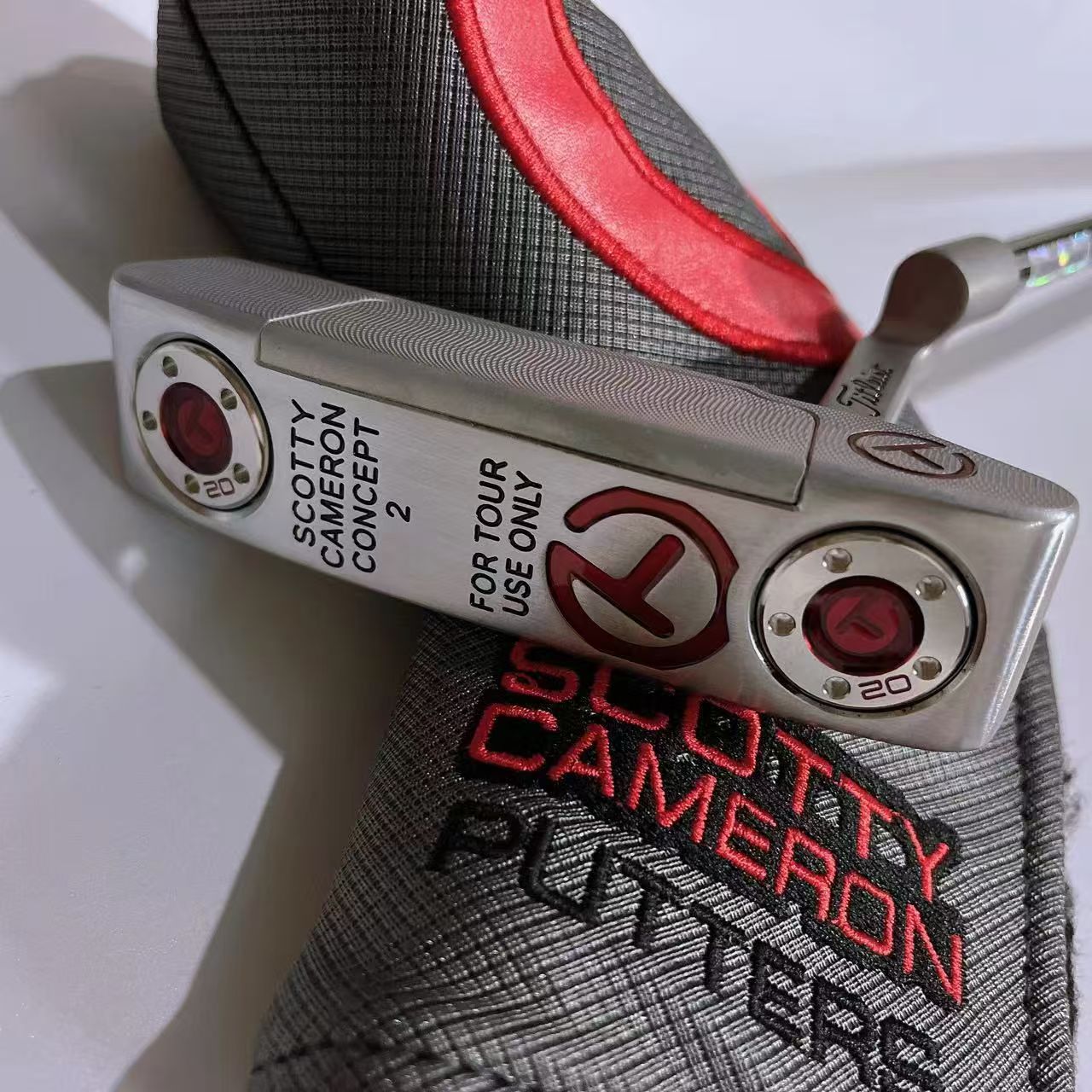 media.product.imagealternatetextformat