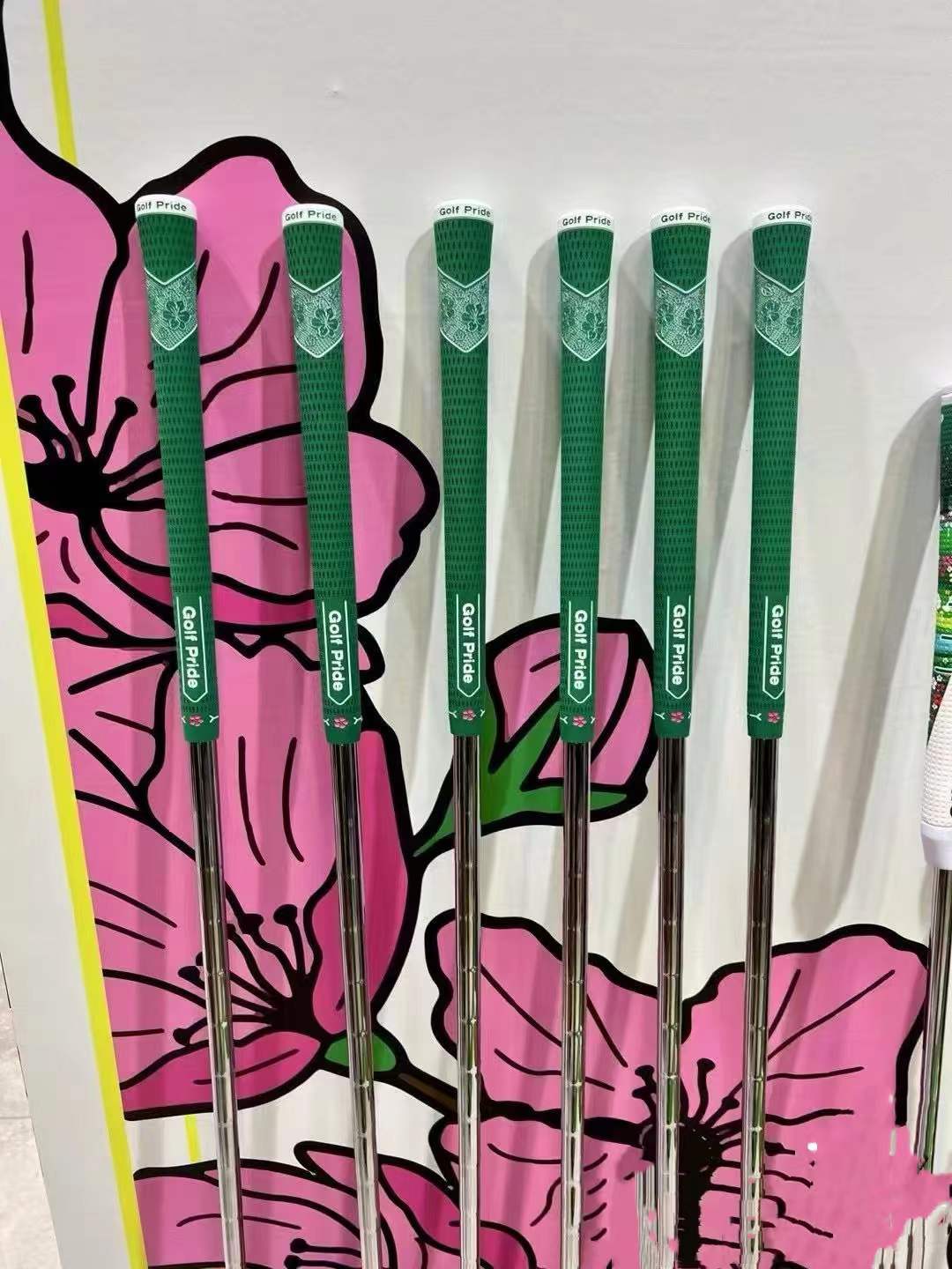 media.product.imagealternatetextformat